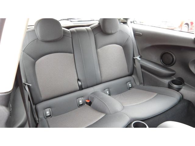 ＭＩＮＩ クーパー　禁煙車／インテリジェントセーフティー／コンフォートアクセス／純正ナビ／Ｂｌｕｅｔｏｏｔｈ／バックカメラ／前後ソナー／ＥＴＣ／スマートキー２本／オートＬＥＤ／ＬＥＤフォグ／後期モデル／サイドエアバック／（31枚目）