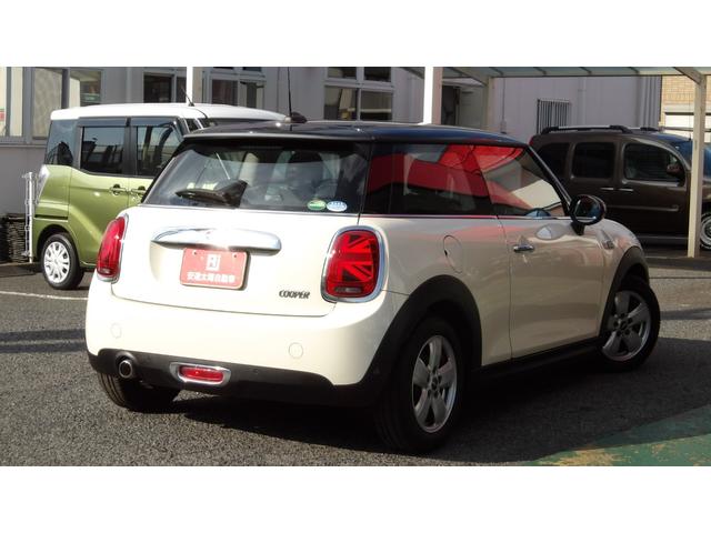 ＭＩＮＩ クーパー　／禁煙車／後期モデル／インテリジェントセーフティ／コンフォートアクセス／タッチパネル純正ナビ／Ｂｌｕｅｔｏｏｔｈ／バックカメラ／ソナー／スマートキー／オートＬＥＤ／ＬＥＤフォグ／純正１５インチＡＷ／（9枚目）