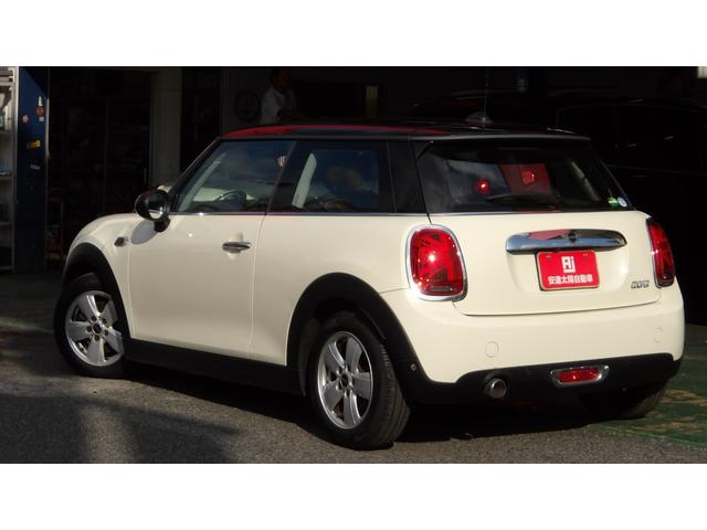 ＭＩＮＩ クーパー　／禁煙車／後期モデル／インテリジェントセーフティ／コンフォートアクセス／タッチパネル純正ナビ／Ｂｌｕｅｔｏｏｔｈ／バックカメラ／ソナー／スマートキー／オートＬＥＤ／ＬＥＤフォグ／純正１５インチＡＷ／（11枚目）