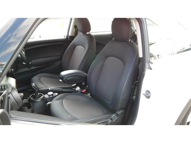 ＭＩＮＩ クーパー　／禁煙車／後期モデル／インテリジェントセーフティ／コンフォートアクセス／タッチパネル純正ナビ／Ｂｌｕｅｔｏｏｔｈ／バックカメラ／ソナー／スマートキー／オートＬＥＤ／ＬＥＤフォグ／純正１５インチＡＷ／（19枚目）