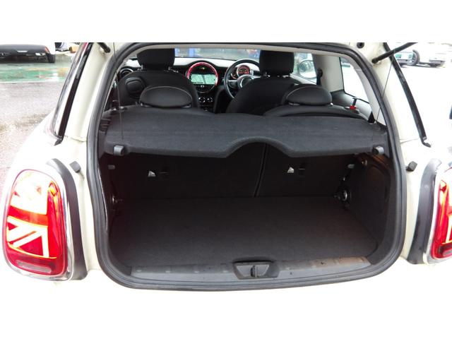 ＭＩＮＩ クーパー　／禁煙車／後期モデル／インテリジェントセーフティ／コンフォートアクセス／タッチパネル純正ナビ／Ｂｌｕｅｔｏｏｔｈ／バックカメラ／ソナー／スマートキー／オートＬＥＤ／ＬＥＤフォグ／純正１５インチＡＷ／（29枚目）