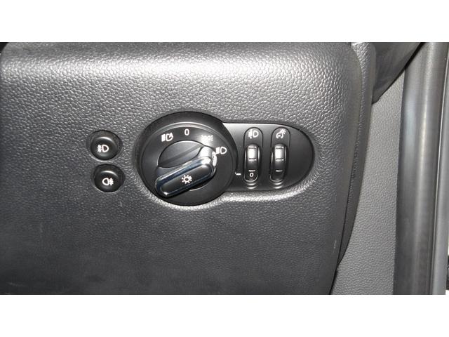 ＭＩＮＩ クーパー　／禁煙車／後期モデル／インテリジェントセーフティ／コンフォートアクセス／タッチパネル純正ナビ／Ｂｌｕｅｔｏｏｔｈ／バックカメラ／ソナー／スマートキー／オートＬＥＤ／ＬＥＤフォグ／純正１５インチＡＷ／（36枚目）