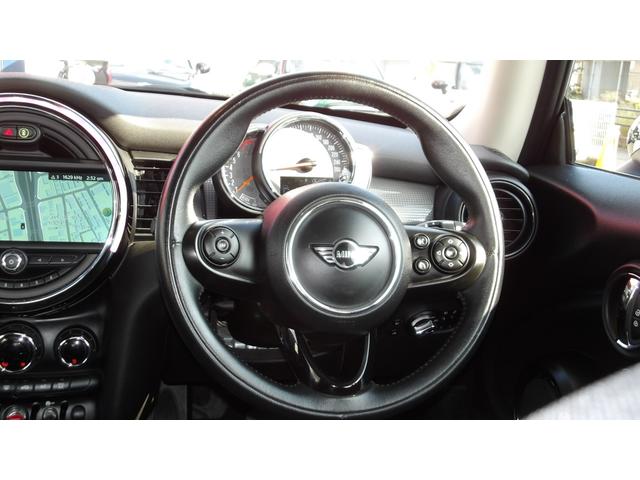 ＭＩＮＩ クーパー　／禁煙車／後期モデル／インテリジェントセーフティ／コンフォートアクセス／タッチパネル純正ナビ／Ｂｌｕｅｔｏｏｔｈ／バックカメラ／ソナー／スマートキー／オートＬＥＤ／ＬＥＤフォグ／純正１５インチＡＷ／（40枚目）