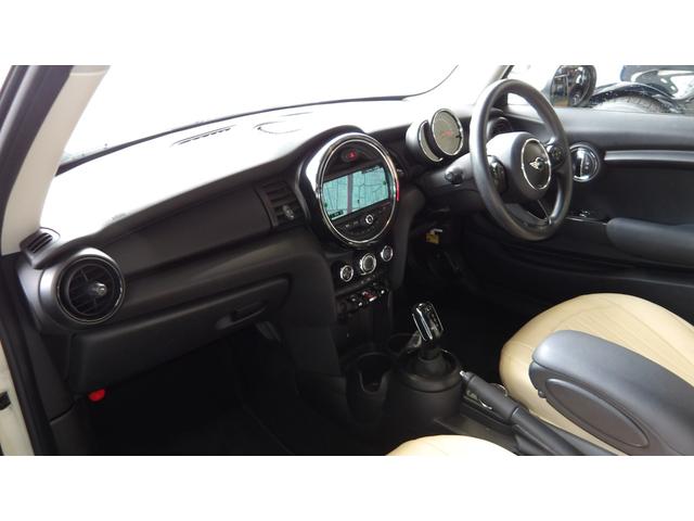 ＭＩＮＩ ヴィクトリア　／禁煙車／後期モデル／純正ＨＤＤナビ／Ｂｌｕｅｔｏｏｔｈ／バックカメラ／ドラレコ前後／ＥＴＣ／スマートキー／シートカバー／ＬＥＤライト／ＬＥＤフォグ／ユニオンジャックＬＥＤテール／自社工場１年保証付／（28枚目）