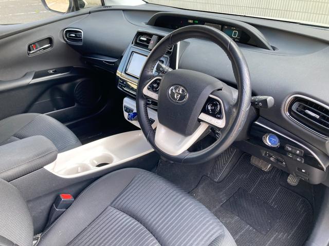 プリウス Ａ　純正ナビ　フルセグ　ＥＴＣ　トヨタセーフティセンス　衝突被害軽減ブレーキ　ブラインドスポットモニタ　ヘッドアップディスプレイ　レーンディパーチャーアラート　パーキングアシスト　オートマチックハイビーム（6枚目）