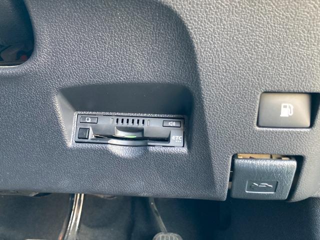 プリウス Ａ　純正ナビ　フルセグ　ＥＴＣ　トヨタセーフティセンス　衝突被害軽減ブレーキ　ブラインドスポットモニタ　ヘッドアップディスプレイ　レーンディパーチャーアラート　パーキングアシスト　オートマチックハイビーム（10枚目）