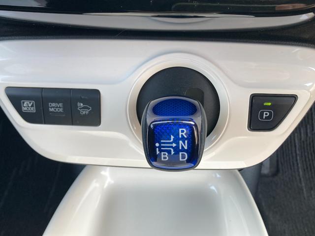 プリウス Ａ　純正ナビ　フルセグ　ＥＴＣ　トヨタセーフティセンス　衝突被害軽減ブレーキ　ブラインドスポットモニタ　ヘッドアップディスプレイ　レーンディパーチャーアラート　パーキングアシスト　オートマチックハイビーム（16枚目）