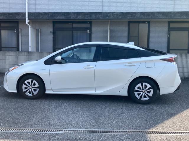 プリウス Ａ　純正ナビ　フルセグ　ＥＴＣ　トヨタセーフティセンス　衝突被害軽減ブレーキ　ブラインドスポットモニタ　ヘッドアップディスプレイ　レーンディパーチャーアラート　パーキングアシスト　オートマチックハイビーム（31枚目）