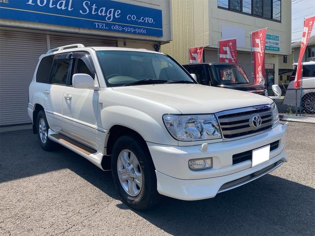 ランドクルーザー１００ ＶＸリミテッド　最終型　４ＷＤ　エアロ　禁煙車　純正マルチナビ　社外品ＤＶＤプレーヤー　純正後期用１７ｉｎｃｈアルミホイール＆バリ山タイヤ　ウッドコンビステアリング・シフトノブ　ヒッチメンバー　ボディ同色ルーフレール（6枚目）