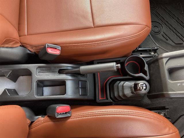ジムニー ＸＧ　衝突被害軽減システム　ＥＴＣ　車線逸脱警報　エアコン　オートライト　Ｂｌｕｅｔｏｏｔｈ　８型ナビ　ＴＶワンセグ　皮調シートカバー　ＸＣ用アルミホイール　ドライブレコーダー　ヘッドライトカバー（19枚目）