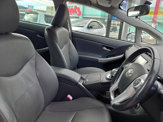 プリウス Ｇツーリングセレクションレザーパッケージ　純正ＨＤＤナビ・ワンセグＴＶ　純正１７インチアルミ　シートヒーター　クルーズコントロール　ＬＥＤヘッドライト　ＥＴＣ　フロントフォグランプ　スマートキー　オートエアコン　コーナーセンサー（12枚目）