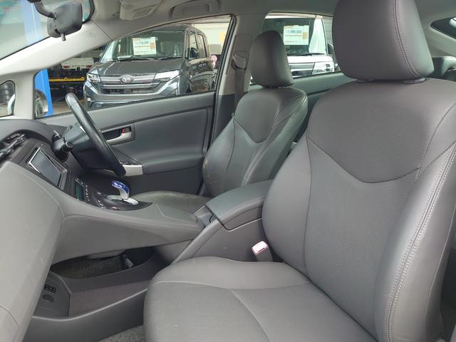 プリウス Ｇツーリングセレクションレザーパッケージ　純正ＨＤＤナビ・ワンセグＴＶ　純正１７インチアルミ　シートヒーター　クルーズコントロール　ＬＥＤヘッドライト　ＥＴＣ　フロントフォグランプ　スマートキー　オートエアコン　コーナーセンサー（13枚目）