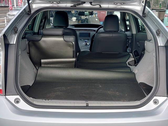 プリウス Ｇツーリングセレクションレザーパッケージ　純正ＨＤＤナビ・ワンセグＴＶ　純正１７インチアルミ　シートヒーター　クルーズコントロール　ＬＥＤヘッドライト　ＥＴＣ　フロントフォグランプ　スマートキー　オートエアコン　コーナーセンサー（17枚目）