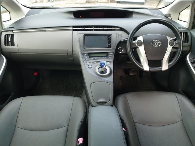 プリウス Ｇツーリングセレクションレザーパッケージ　純正ＨＤＤナビ・ワンセグＴＶ　純正１７インチアルミ　シートヒーター　クルーズコントロール　ＬＥＤヘッドライト　ＥＴＣ　フロントフォグランプ　スマートキー　オートエアコン　コーナーセンサー（20枚目）