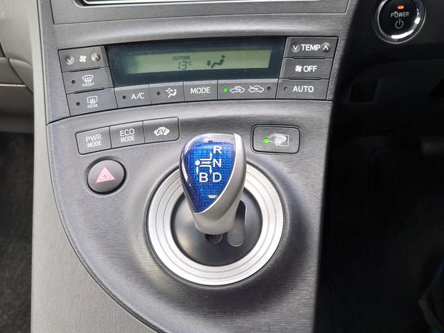 プリウス Ｇツーリングセレクションレザーパッケージ　純正ＨＤＤナビ・ワンセグＴＶ　純正１７インチアルミ　シートヒーター　クルーズコントロール　ＬＥＤヘッドライト　ＥＴＣ　フロントフォグランプ　スマートキー　オートエアコン　コーナーセンサー（25枚目）