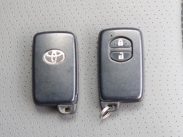 プリウス Ｇツーリングセレクションレザーパッケージ　純正ＨＤＤナビ・ワンセグＴＶ　純正１７インチアルミ　シートヒーター　クルーズコントロール　ＬＥＤヘッドライト　ＥＴＣ　フロントフォグランプ　スマートキー　オートエアコン　コーナーセンサー（34枚目）