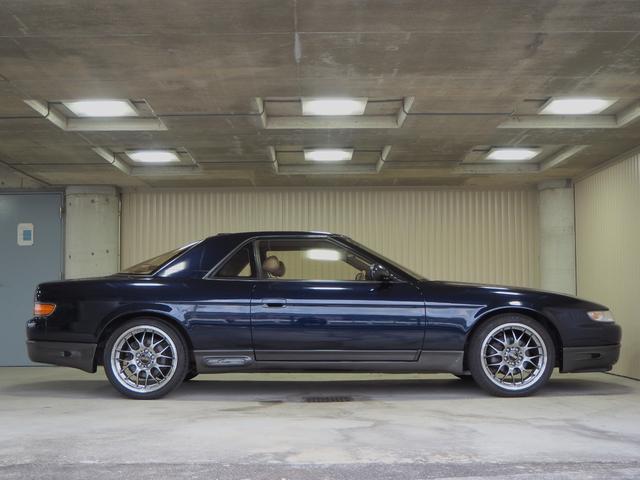 当社はすべての在庫車両を屋内保管しております。