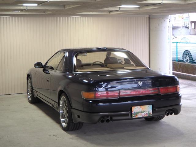 ショールームは常時３〜５台の車両を入れ替わりで展示しています。