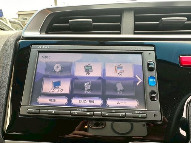 フィット １３Ｇ・Ｆパッケージ　ファインエディション　４ＷＤ　ＥＴＣ　バックカメラ　ナビ　ＴＶ　アルミホイール　スマートキー　アイドリングストップ　シートヒーター　フルフラット　ＣＶＴ　盗難防止システム　衝突安全ボディ　ＡＢＳ　ＥＳＣ（6枚目）