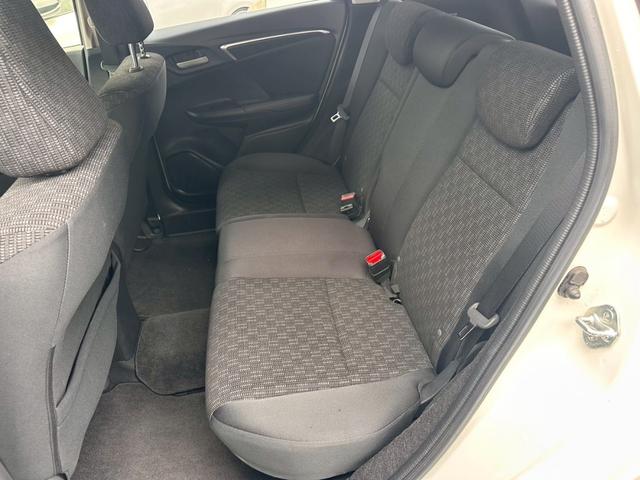 フィット １３Ｇ・Ｆパッケージ　ファインエディション　４ＷＤ　ＥＴＣ　バックカメラ　ナビ　ＴＶ　アルミホイール　スマートキー　アイドリングストップ　シートヒーター　フルフラット　ＣＶＴ　盗難防止システム　衝突安全ボディ　ＡＢＳ　ＥＳＣ（14枚目）