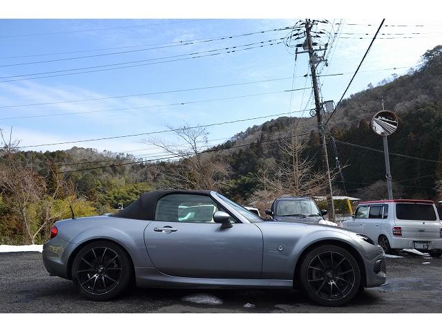 ロードスター Ｓ　オープンカー　ドライブレコーダー　ＥＴＣ　ＨＩＤ　ＭＴ　スマートキー　アルミホイール　盗難防止システム　衝突安全ボディ　ＡＢＳ　エアコン　パワーステアリング　パワーウィンドウ（12枚目）
