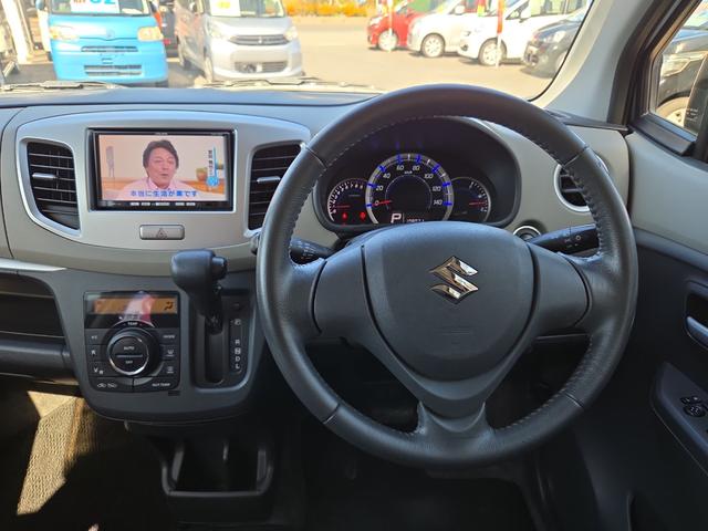ワゴンＲ ＦＸリミテッド　ナビ　ＴＶ　スマートキー　アイドリングストップ　電動格納ミラー　ベンチシート　ＣＶＴ　盗難防止システム　ＡＢＳ　ＣＤ　ＵＳＢ　アルミホイール　衝突安全ボディ　エアコン　パワーステアリング（4枚目）