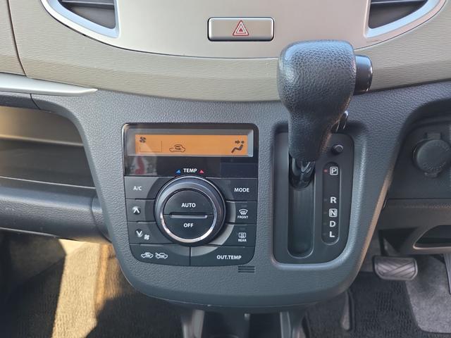 ワゴンＲ ＦＸリミテッド　ナビ　ＴＶ　スマートキー　アイドリングストップ　電動格納ミラー　ベンチシート　ＣＶＴ　盗難防止システム　ＡＢＳ　ＣＤ　ＵＳＢ　アルミホイール　衝突安全ボディ　エアコン　パワーステアリング（9枚目）