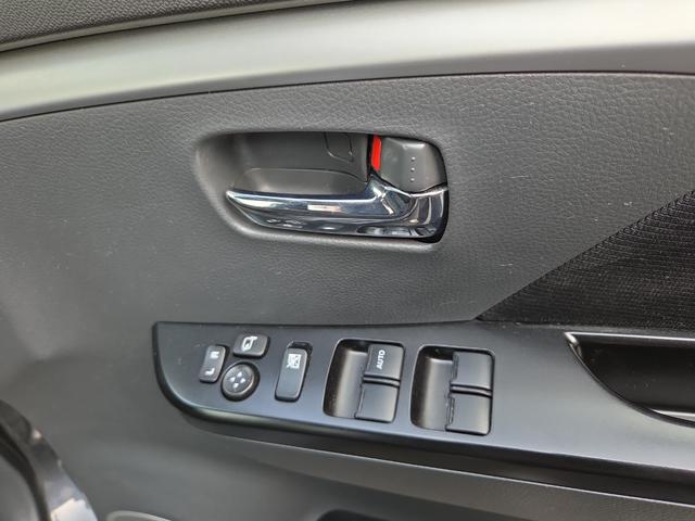 ワゴンＲ リミテッドＩＩ　オートライト　ＨＩＤ　スマートキー　電動格納ミラー　シートヒーター　ベンチシート　ＣＶＴ　盗難防止システム　ＡＢＳ　ＥＳＣ　ＣＤ　アルミホイール　衝突安全ボディ　エアコン　パワーステアリング（11枚目）
