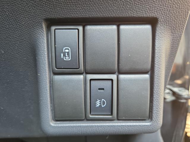 ルークス ハイウェイスターリミテッド　ＥＴＣ　両側スライド・片側電動　オートライト　ＨＩＤ　スマートキー　電動格納ミラー　ＣＶＴ　盗難防止システム　ＡＢＳ　ＣＤ　ＭＤ　アルミホイール　衝突安全ボディ　エアコン　パワーステアリング（8枚目）