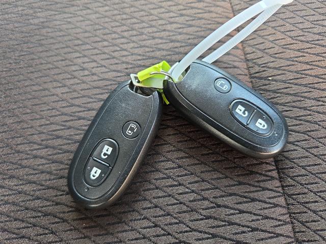 ルークス ハイウェイスターリミテッド　ＥＴＣ　両側スライド・片側電動　オートライト　ＨＩＤ　スマートキー　電動格納ミラー　ＣＶＴ　盗難防止システム　ＡＢＳ　ＣＤ　ＭＤ　アルミホイール　衝突安全ボディ　エアコン　パワーステアリング（10枚目）