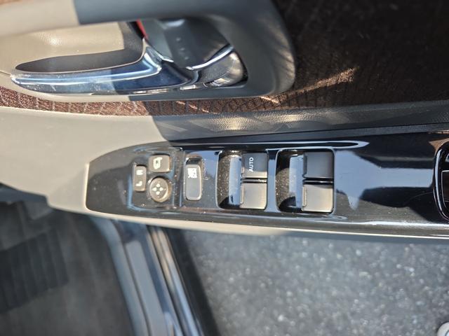 ルークス ハイウェイスターリミテッド　ＥＴＣ　両側スライド・片側電動　オートライト　ＨＩＤ　スマートキー　電動格納ミラー　ＣＶＴ　盗難防止システム　ＡＢＳ　ＣＤ　ＭＤ　アルミホイール　衝突安全ボディ　エアコン　パワーステアリング（12枚目）