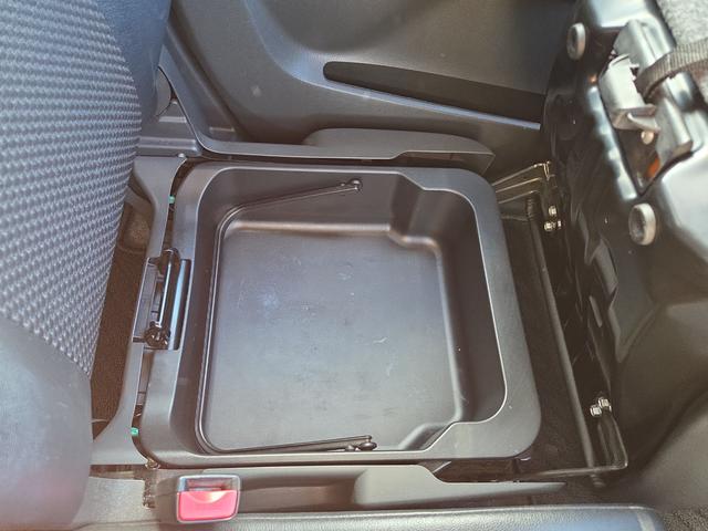 ワゴンRスティングレー リミテッド ローダウン ETC オートライト HID スマートキー 電動格納ミラー ベンチシート CVT 盗難防止システム ABS CD ミュージックプレイヤー接続可 アルミホイール 衝突安全ボディ エアコン(32枚目)