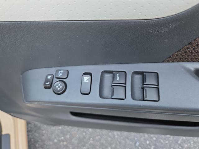 ＭＲワゴン Ｘセレクション　ＥＴＣ　ナビ　Ｂｌｕｅｔｏｏｔｈ　ＴＶ　スマートキー　電動格納ミラー　ベンチシート　ＣＶＴ　盗難防止システム　ＡＢＳ　ＣＤ　ＵＳＢ　ミュージックプレイヤー接続可　アルミホイール　衝突安全ボディ（12枚目）