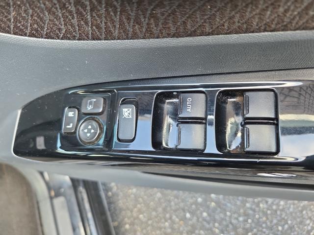 ルークス ハイウェイスター　ＥＴＣ　両側スライド・片側電動　オートライト　ＨＩＤ　スマートキー　電動格納ミラー　ベンチシート　ＣＶＴ　盗難防止システム　ＡＢＳ　アルミホイール　衝突安全ボディ　エアコン　パワーステアリング（10枚目）