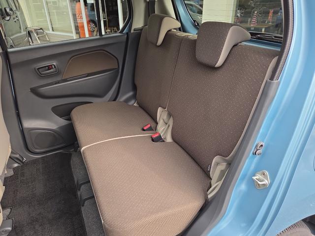 後部座席も余裕の広さ！チャイルドシート等の使用時もリラックスしてお過ごしいただける十分なスペースを確保しております！
