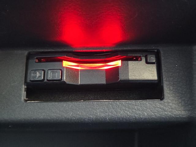 今では必需品のＥＴＣも付いております。高速道路での出入りもスムーズ。渋滞緩和にもなりエコにも繋がります。