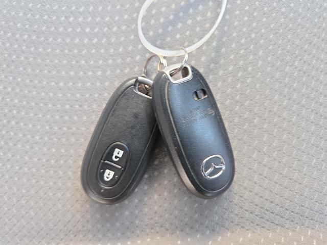 スマートキーシステム＆プッシュエンジンスタートシステム、エンジン始動・停止をワンタッチで行え、キーのロックまでドアノブに触れる事でワンタッチ操作で行うことが出来ます☆