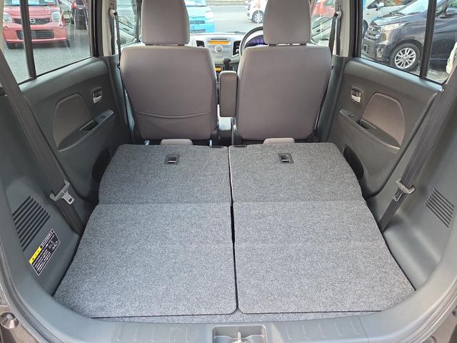 シートを倒すとフラットになりスペースが広がり、より多くの荷物を積むことができます。大きな荷物もラクラク収納☆