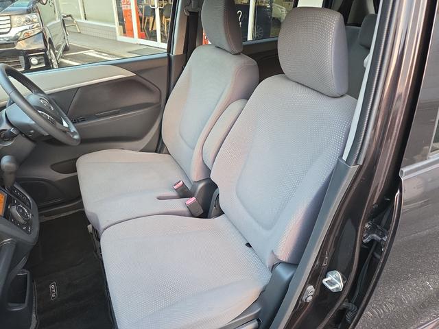 シートの状態も良く、目立った傷や汚れはありません。ゆったり広々の車内スペース☆一人一人の空間に余裕があります。