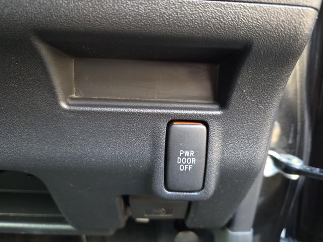 後部座席はスライドドアになっているので、狭い駐車場でも乗り降りラクチン☆