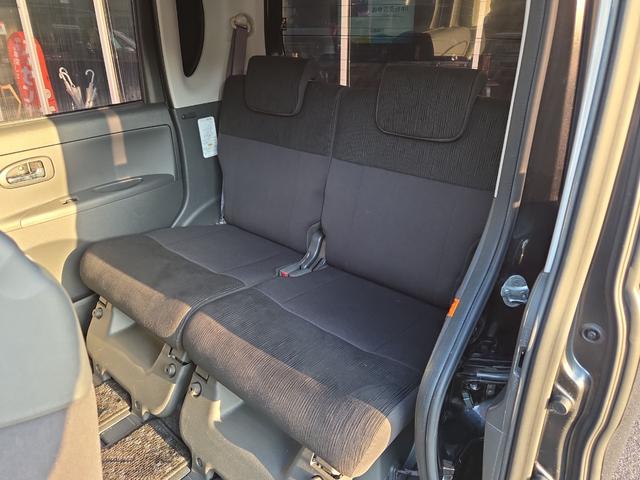 後部座席も余裕の広さ！チャイルドシート等の使用時もリラックスしてお過ごしいただける十分なスペースを確保しております！