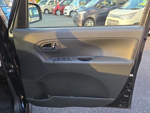 パワーウィンドウのスイッチです。運転席に居ながら窓を開け閉めのコントロールできます☆