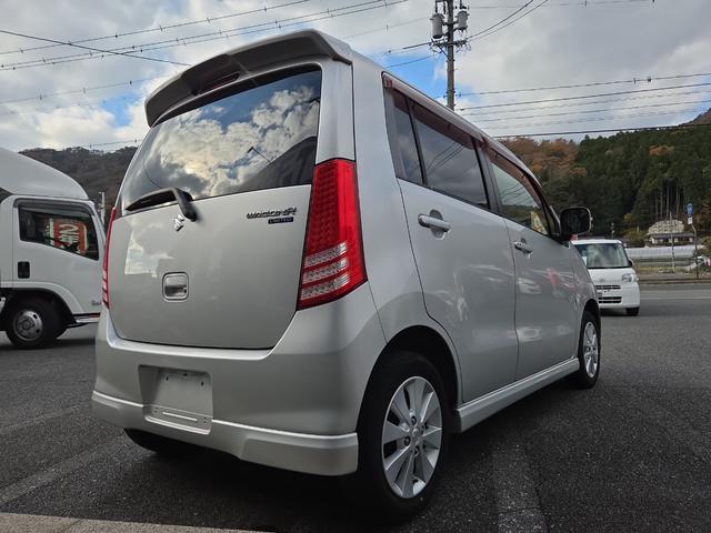 ワゴンＲ ＦＸリミテッド　スマートキー　電動格納ミラー　ベンチシート　ＣＶＴ　盗難防止システム　ＡＢＳ　ＣＤ　アルミホイール　衝突安全ボディ　エアコン　パワーステアリング　パワーウィンドウ（16枚目）