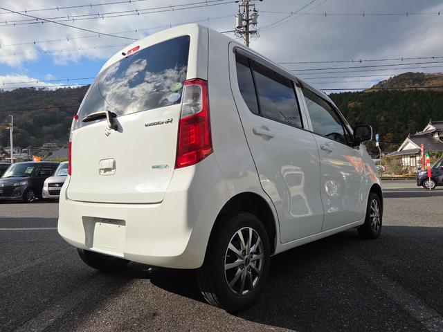 ワゴンＲ ＦＸ　アイドリングストップ　電動格納ミラー　ベンチシート　ＣＶＴ　盗難防止システム　ＡＢＳ　ＣＤ　アルミホイール　衝突安全ボディ　エアコン　パワーステアリング　パワーウィンドウ　運転席エアバッグ（16枚目）