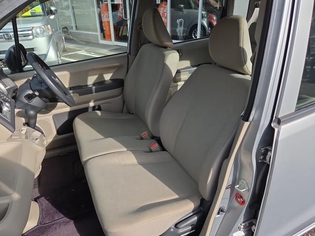 �V�[�g�̏�Ԃ��ǂ��A�ڗ��������≘��͂���܂���B�������L�X�̎ԓ��X�y�[�X����l��l�̋�Ԃɗ]�T������܂��B