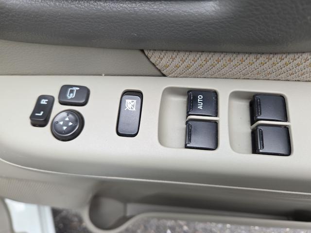 �p���[�E�B���h�E�̃X�C�b�`�ł���B�^�]�Ȃɋ��Ȃ��瑋���J���߂̃R���g���[���ł��܂���B