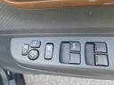 パワーウィンドウのスイッチですよ。運転席に居ながら窓を開け閉めのコントロールできますよ。