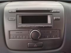 ＣＤをセットしていただくと、お好きな音楽を車内でお楽しみいただけます♪ 6