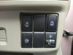 後部座席はスライドドアになっているので、狭い駐車場でも乗り降りラクチン☆ 6