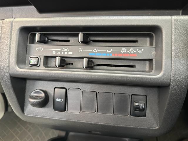 ハイゼットトラック スタンダード　１年保証　走行無制限　ワンオーナー車　切替４ＷＤ　５速ミッション　エアコン　パワステ　ヘッドライトレベライザー　三方開　タイミングチェーン　タイヤ新品交換渡し（3枚目）
